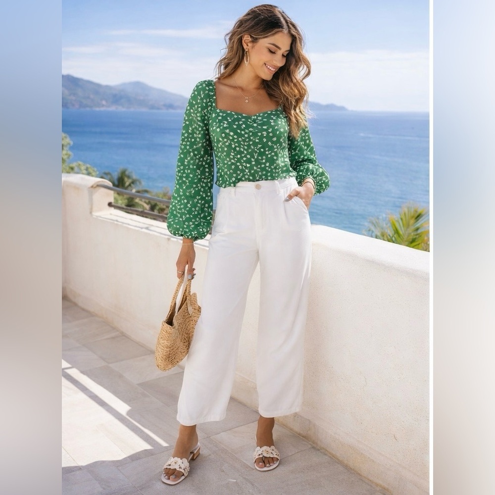 💚 Romantic Green Floral Puff-Sleeve Top 💚 - Picture 2 of 9